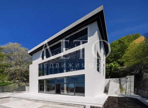 Роскошная вилла с панорамой на море-Z13414